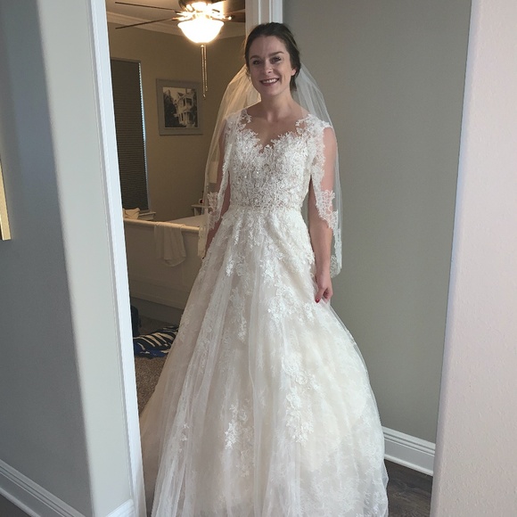Essence of Australia Wedding Dress - Picture 1 of 7